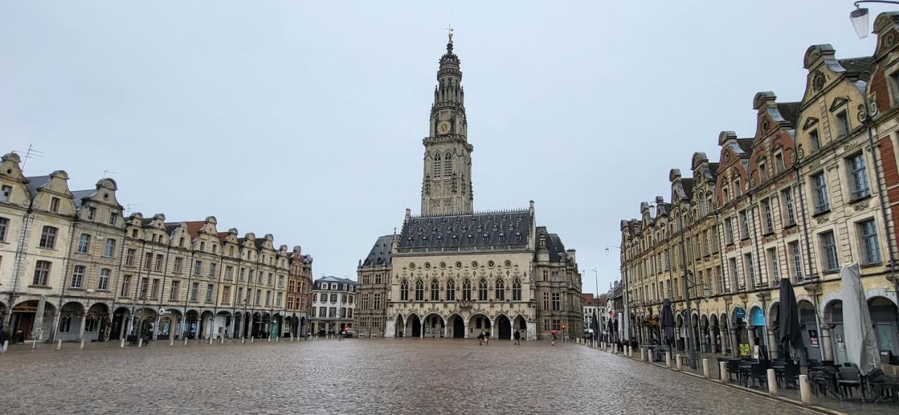 Entre Les Places, Spacieux Avec Parking Gratuit Arras Exteriör bild